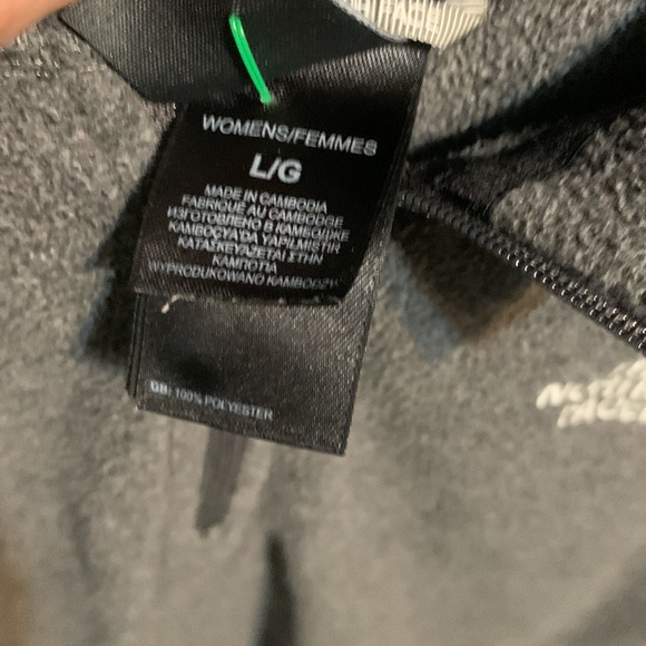 The north face gray half zip - Picture 2 of 3